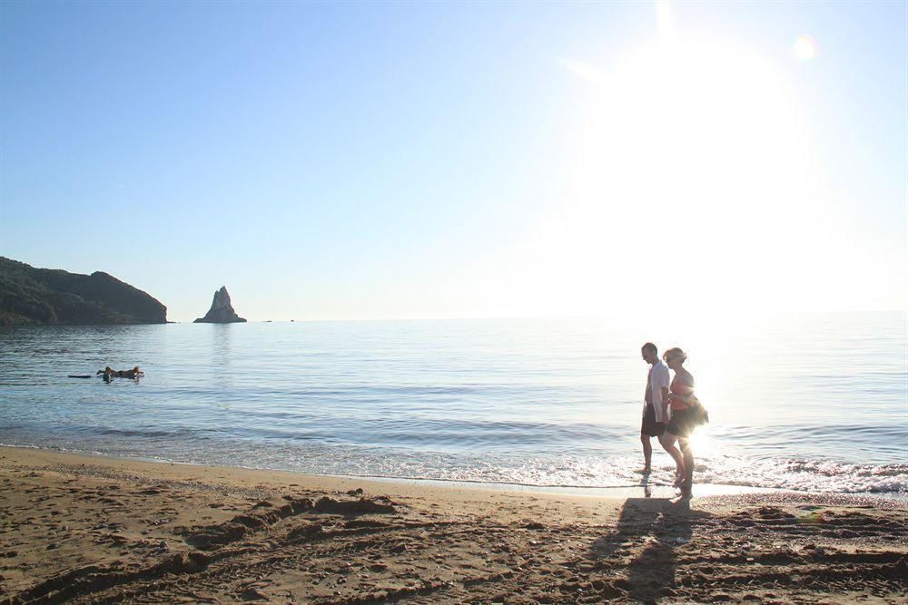 Pink Palace Beach Resort Агиос-Гордиос Экстерьер фото
