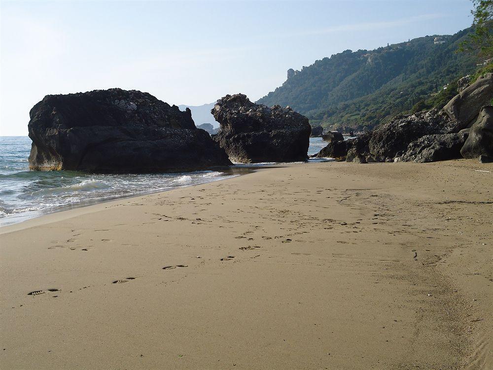 Pink Palace Beach Resort Агиос-Гордиос Экстерьер фото
