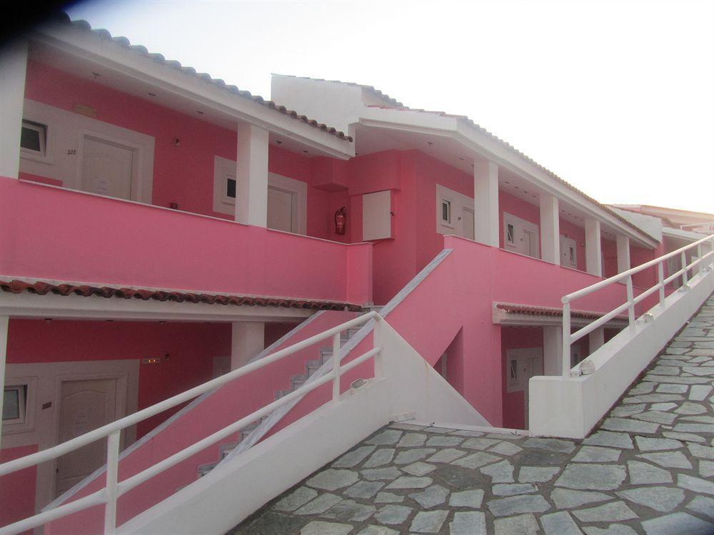 Pink Palace Beach Resort Агиос-Гордиос Экстерьер фото