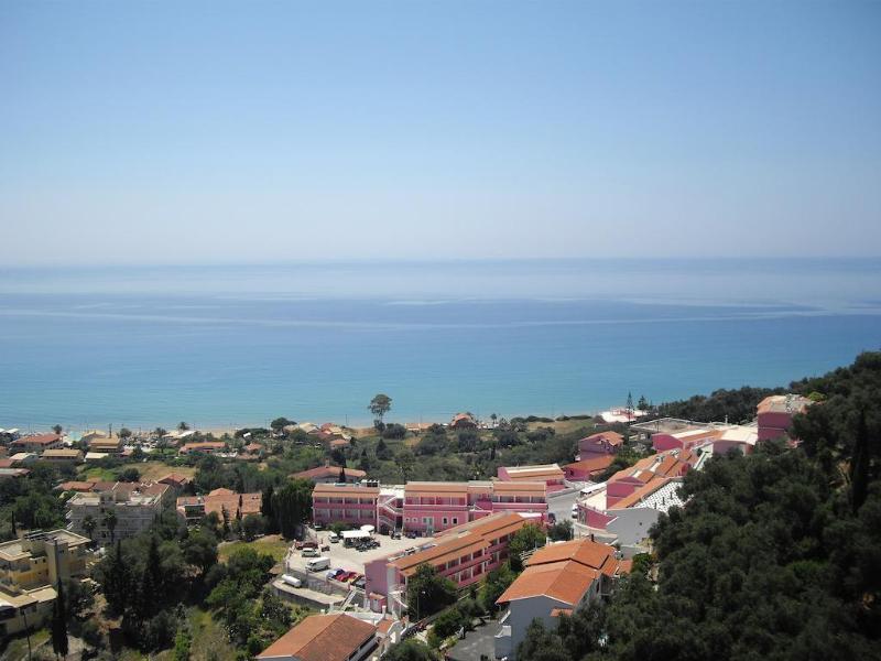 Pink Palace Beach Resort Агиос-Гордиос Экстерьер фото