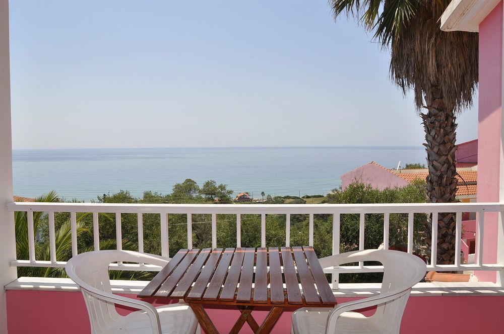 Pink Palace Beach Resort Агиос-Гордиос Экстерьер фото